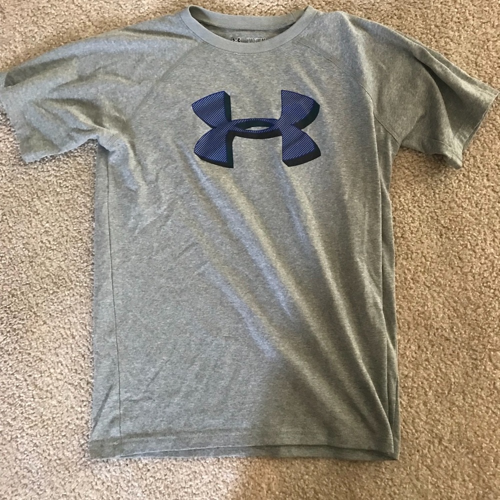 Boys Medium Gray Under Armour workout Shirt